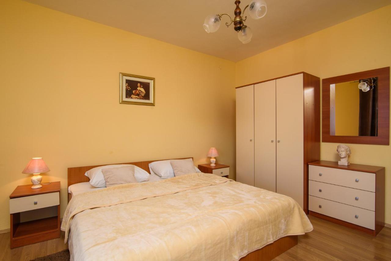 Apartmen Karmen 2 Трогір Екстер'єр фото